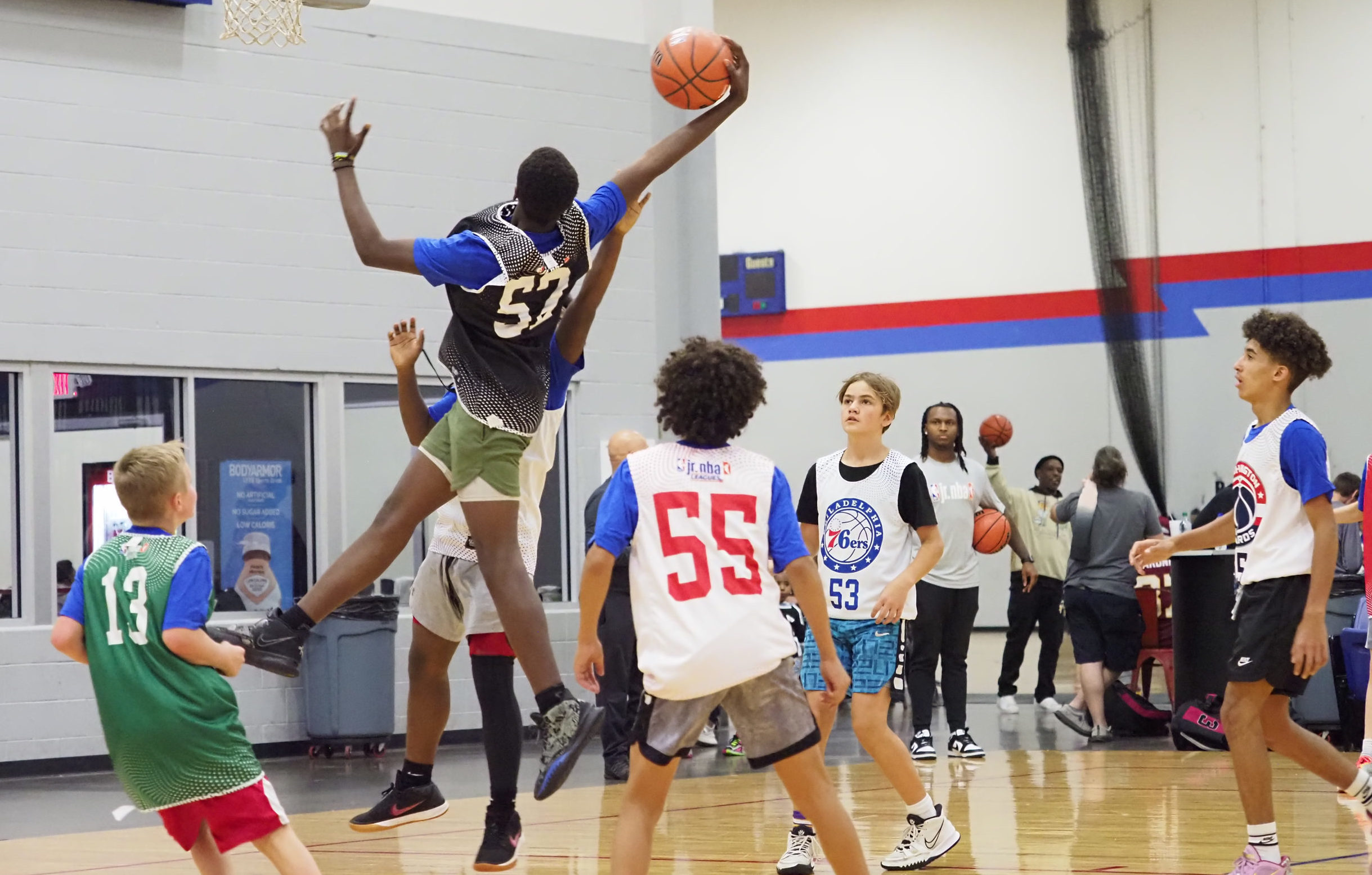 Le programme jeunesse Junior NBA initie les enfants au basketball